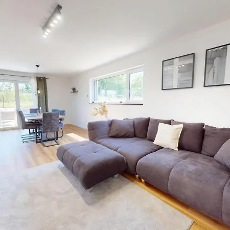 Homely Greenfield - 2br House With Private Garden & 2,5 Bathrooms Feriehus *