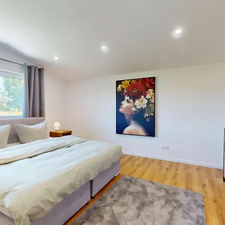 Casa de Férias Homely Greenfield - 2br House With Private Garden & 2,5 Bathrooms *