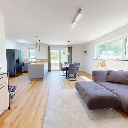 Casa de Férias Homely Greenfield - 2br House With Private Garden & 2,5 Bathrooms