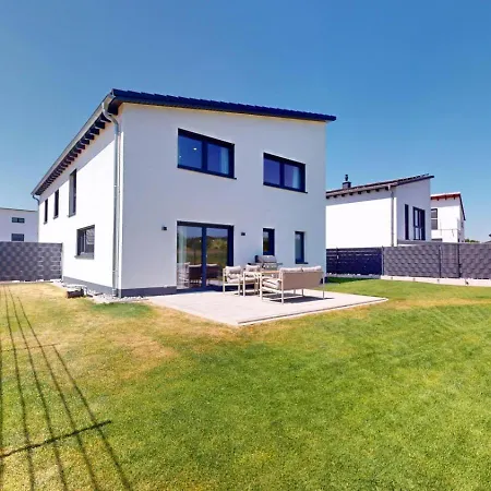 Homely Greenfield - 2br House With Private Garden & 2,5 Bathrooms Kaiserslautern